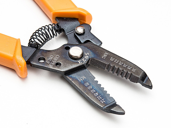 MULTI-SIZE WIRE STRIPPER & CUTTER - Click Image to Close