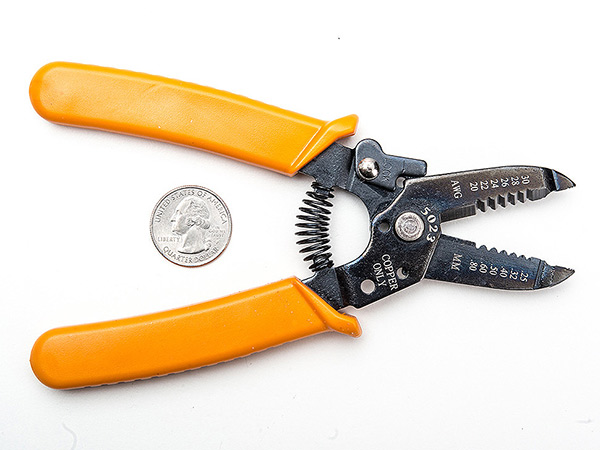 MULTI-SIZE WIRE STRIPPER & CUTTER - Click Image to Close